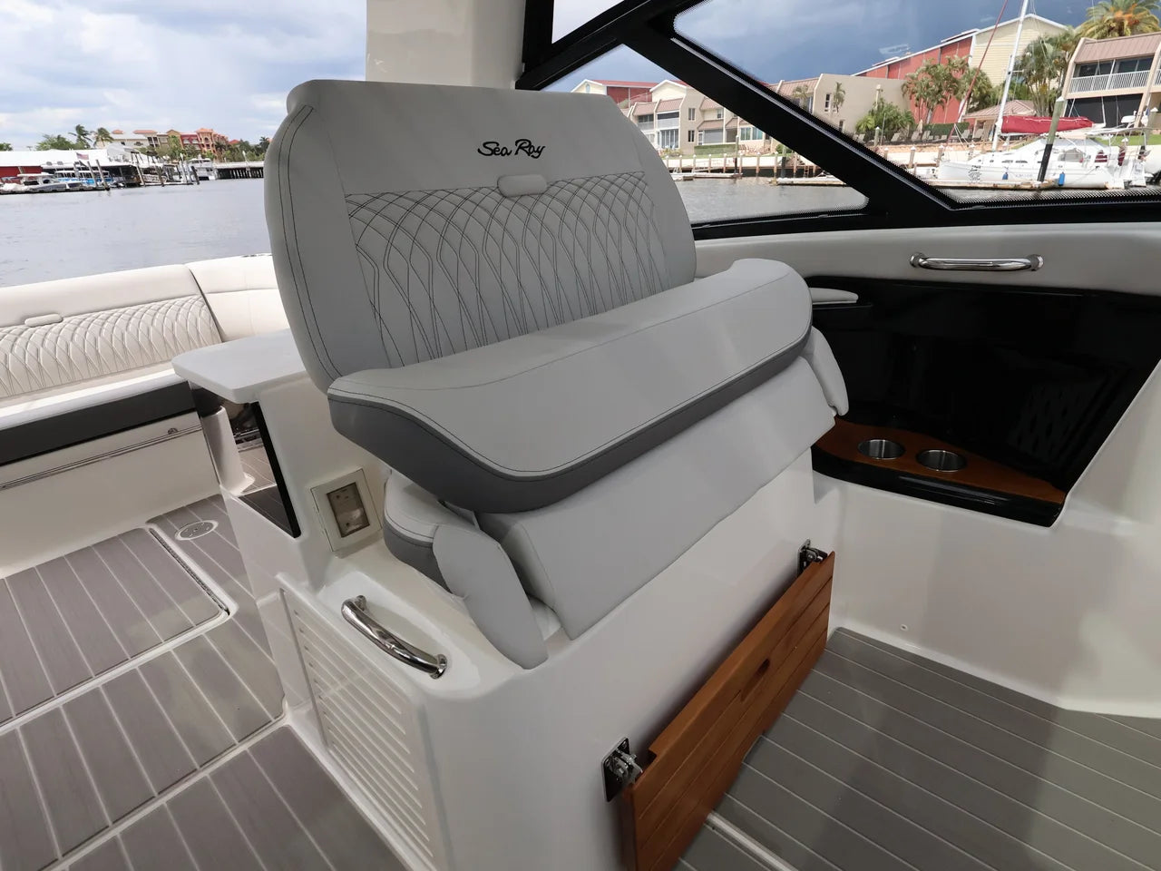 2026 Sea Ray Sundancer 370 Outboard 37.0 feet, Naples, Florida #45