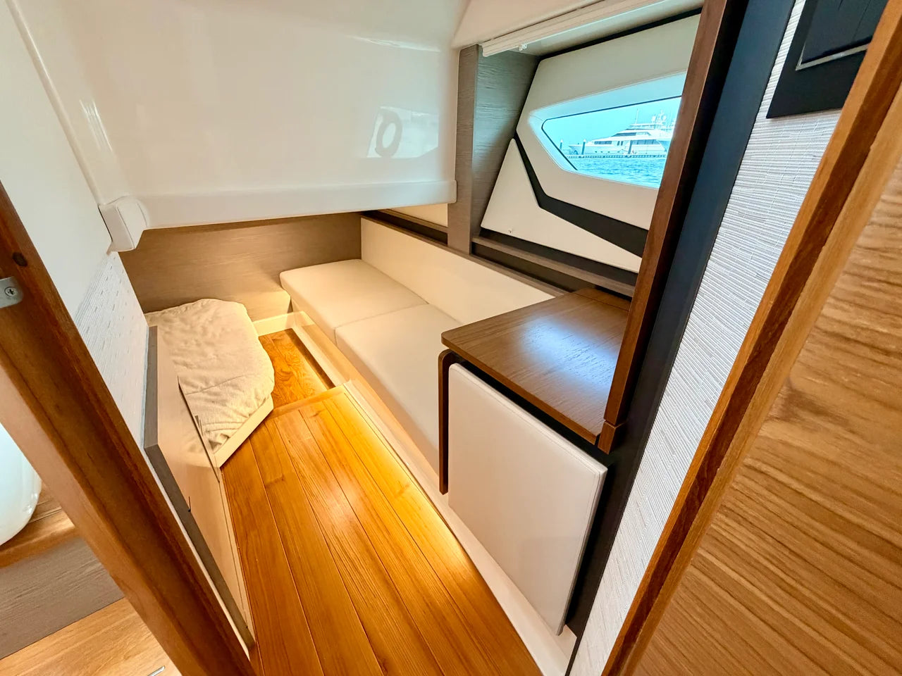 2022 Tiara Yachts 43 LE 43.0 feet, Jupiter, Florida #37