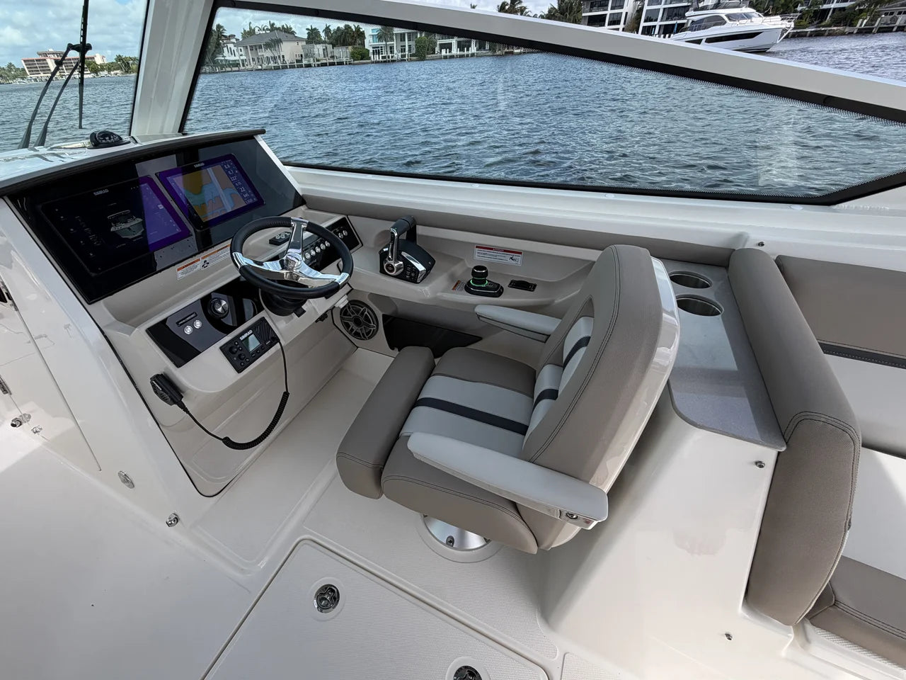 2027 Boston Whaler 330 Vantage 33.0 feet, Pompano Beach, Florida #44