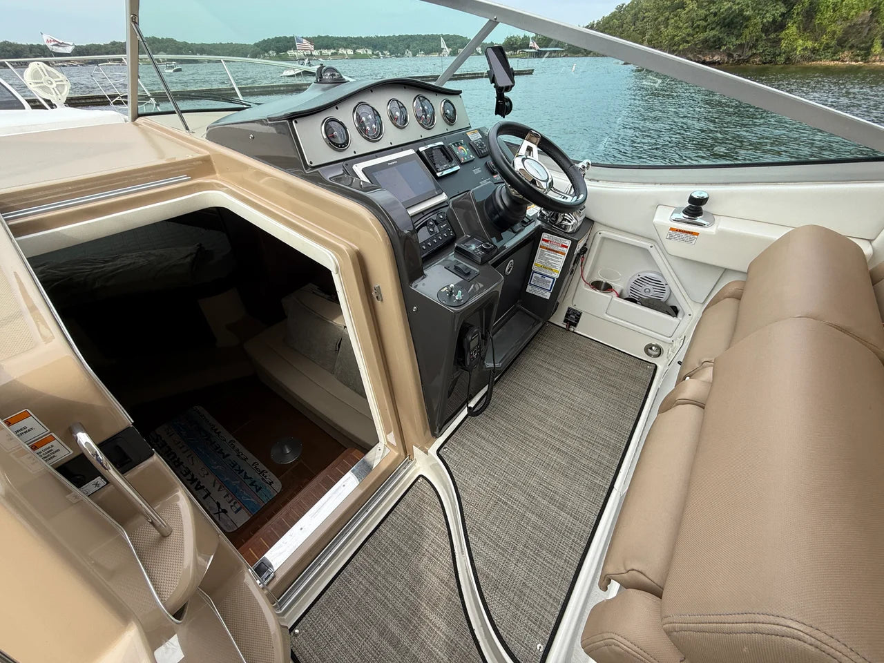 2016 Sea Ray 330 SUNDANCER 33.0 feet, Lake Ozark, MO #23
