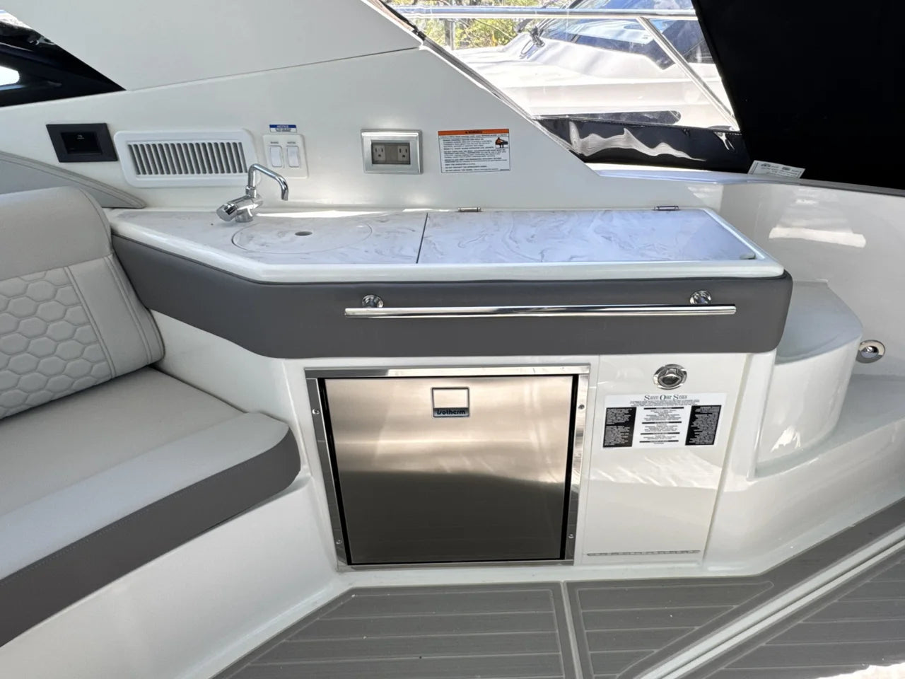 2026 Sea Ray Sundancer 320 Outboard 32.0 feet, Huntington, NY #20