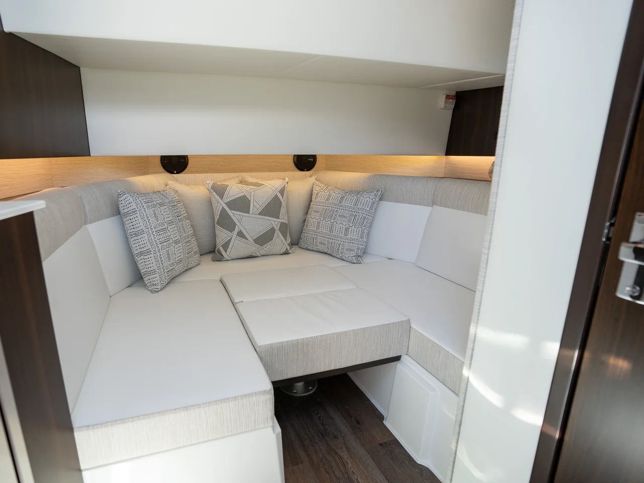 2027 Cruisers Yachts 38 GLS Outboard 38.0 feet, Miami, FL #26