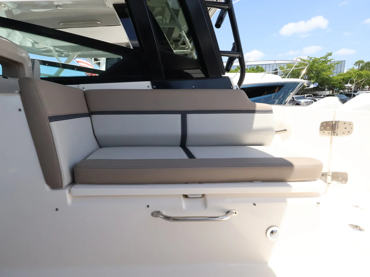 2026 Boston Whaler 330 Vantage 33.0 feet, Naples, Florida #11
