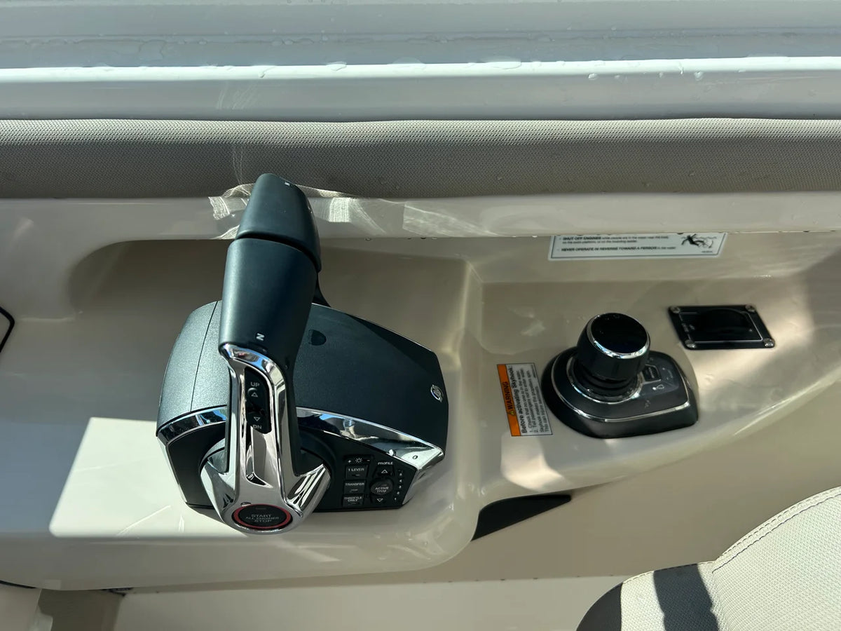 2027 Boston Whaler 330 Vantage 33.0 feet, Pensacola, Florida #27