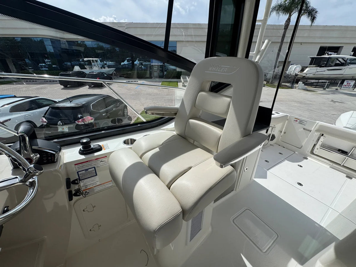 2026 Boston Whaler 325 CONQUEST 32.0 feet, Stuart, Florida #40