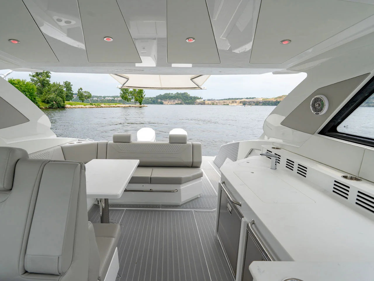 2027 Cruisers Yachts 42 GLS Outboard 42.0 feet, Lake Ozark, MO #19