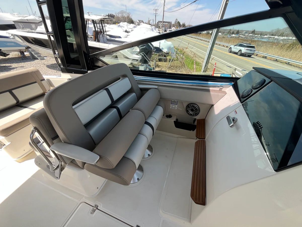 2026 Boston Whaler 330 Vantage 33.0 feet, Westbrook, Connecticut #21