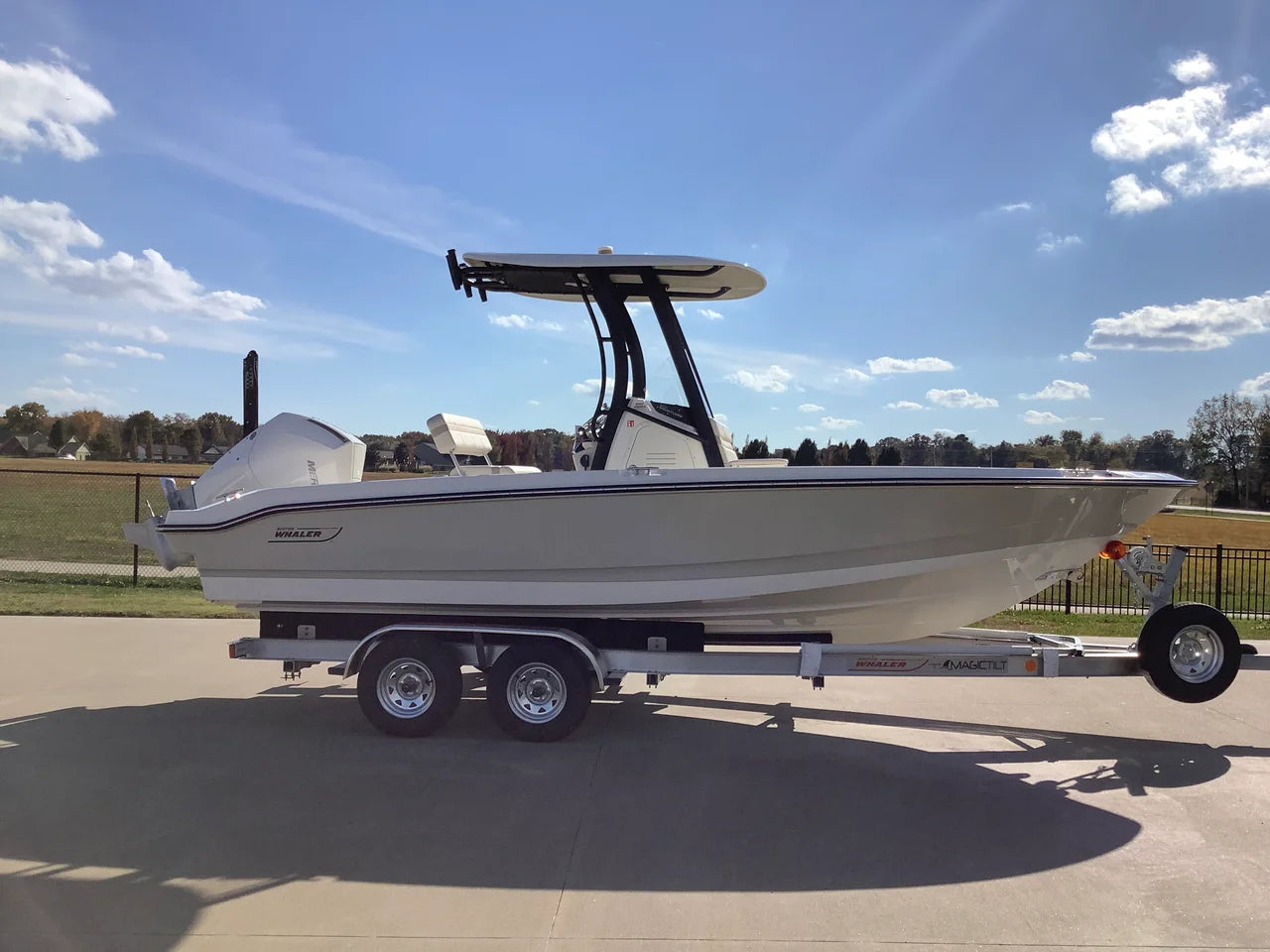 2026 Boston Whaler 220 Dauntless 22.0 feet, Monkey Island, OK #5