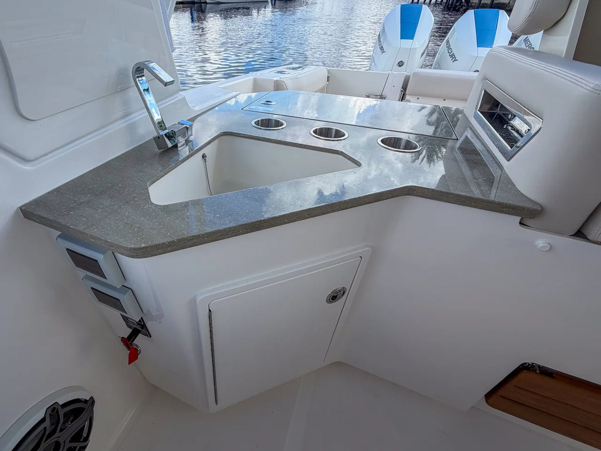 2027 Boston Whaler 350 Realm 35.0 feet, Fort Myers, FL #19