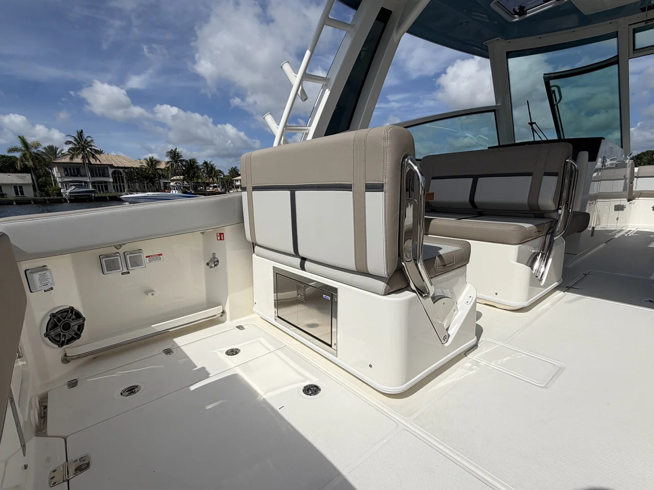 2027 Boston Whaler 330 Vantage 33.0 feet, Pompano Beach, Florida #20