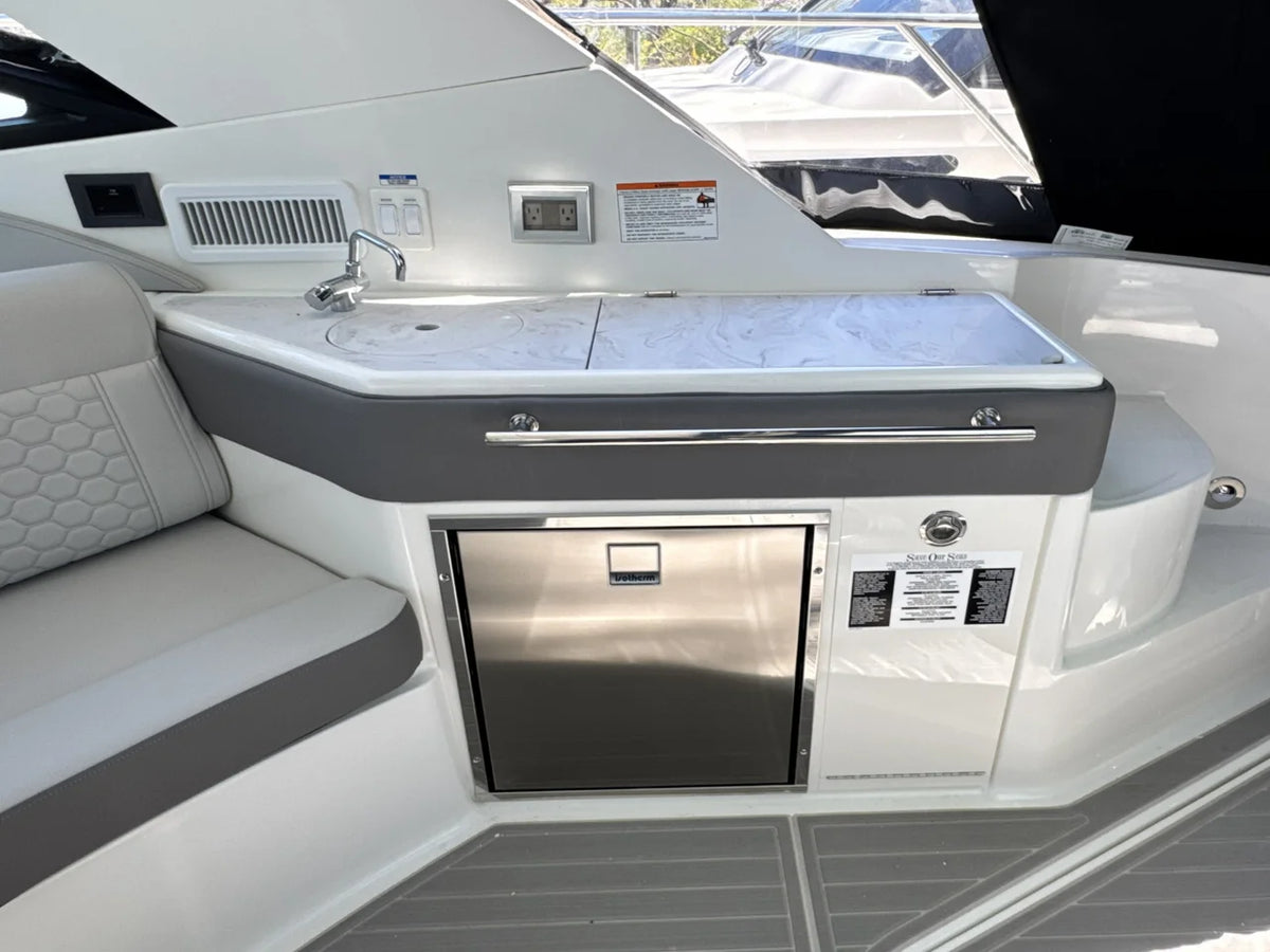 2026 Sea Ray Sundancer 320 Outboard 32.0 feet, Huntington, NY #17