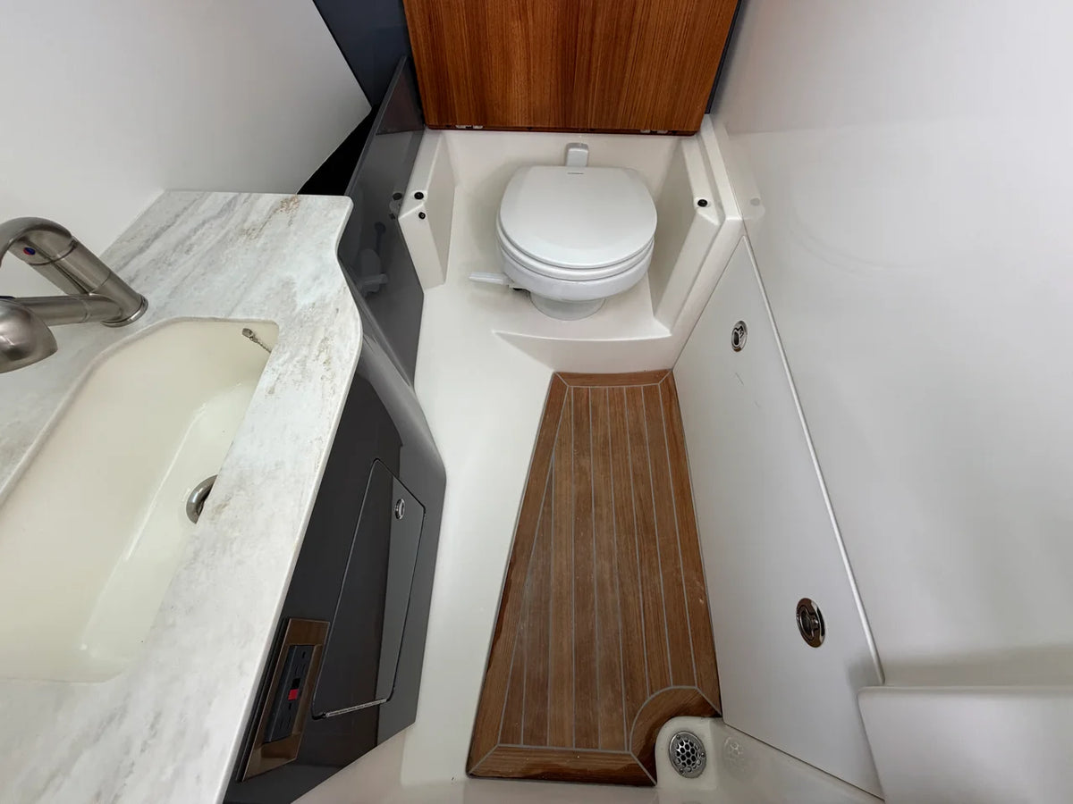 2026 Boston Whaler 330 Vantage 33.0 feet, Charleston, SC #42