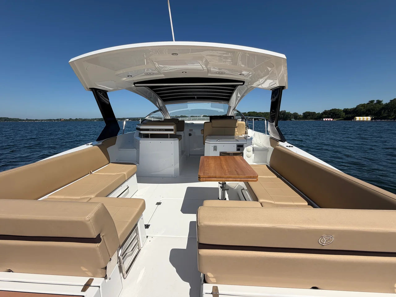 2015 Cruisers Yachts 390 EXPRESS COUPE 39.0 feet, Excelsior, Minnesota #43