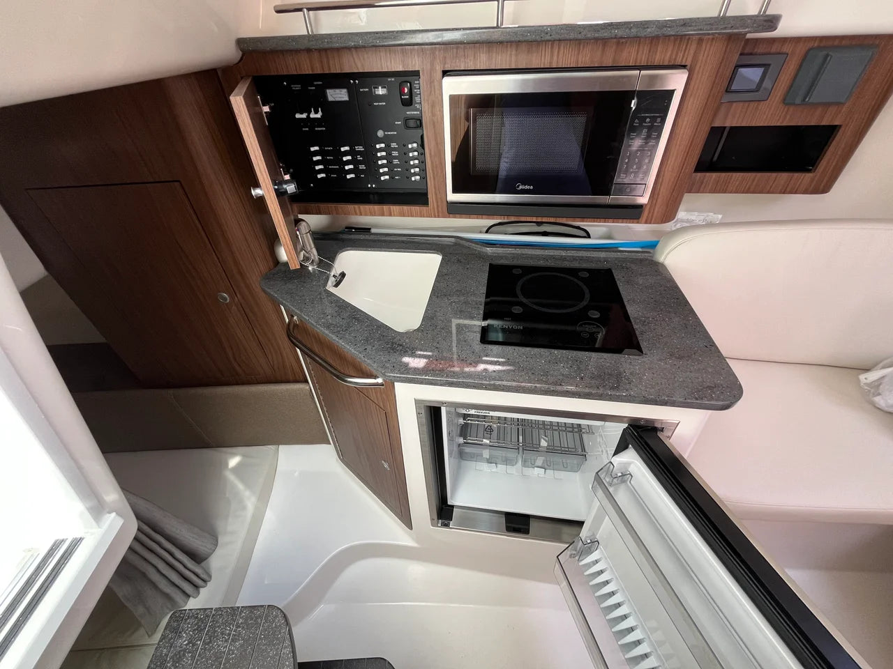 2027 Boston Whaler 285 Conquest 28.0 feet, Wakefield, RI #30