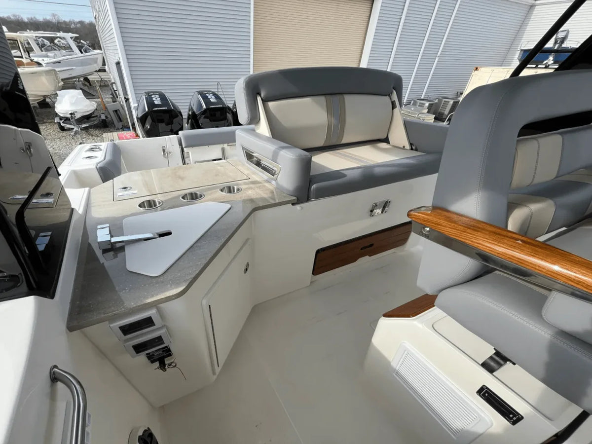 2025 Boston Whaler 350 REALM 35.0 feet, Quincy, MA #23