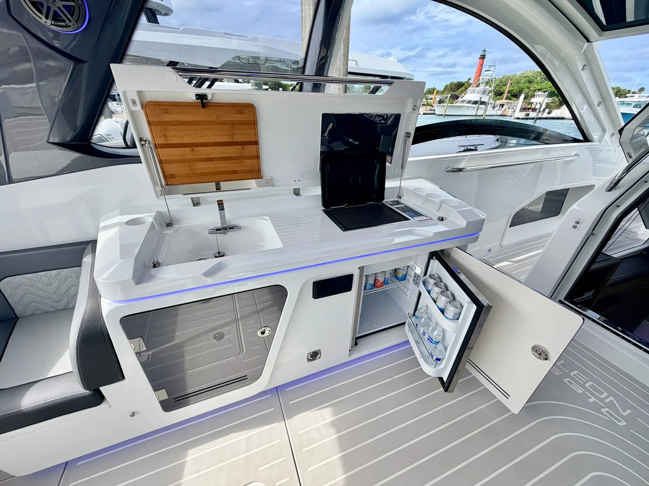2025 Galeon 375 GTO 37.0 feet, Jupiter, Florida #26