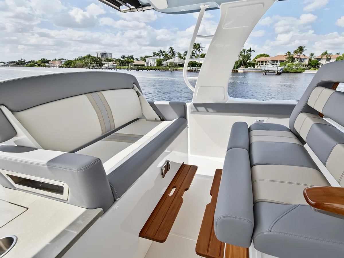 2025 Boston Whaler 350 REALM 35.0 feet, Stuart, Florida #68