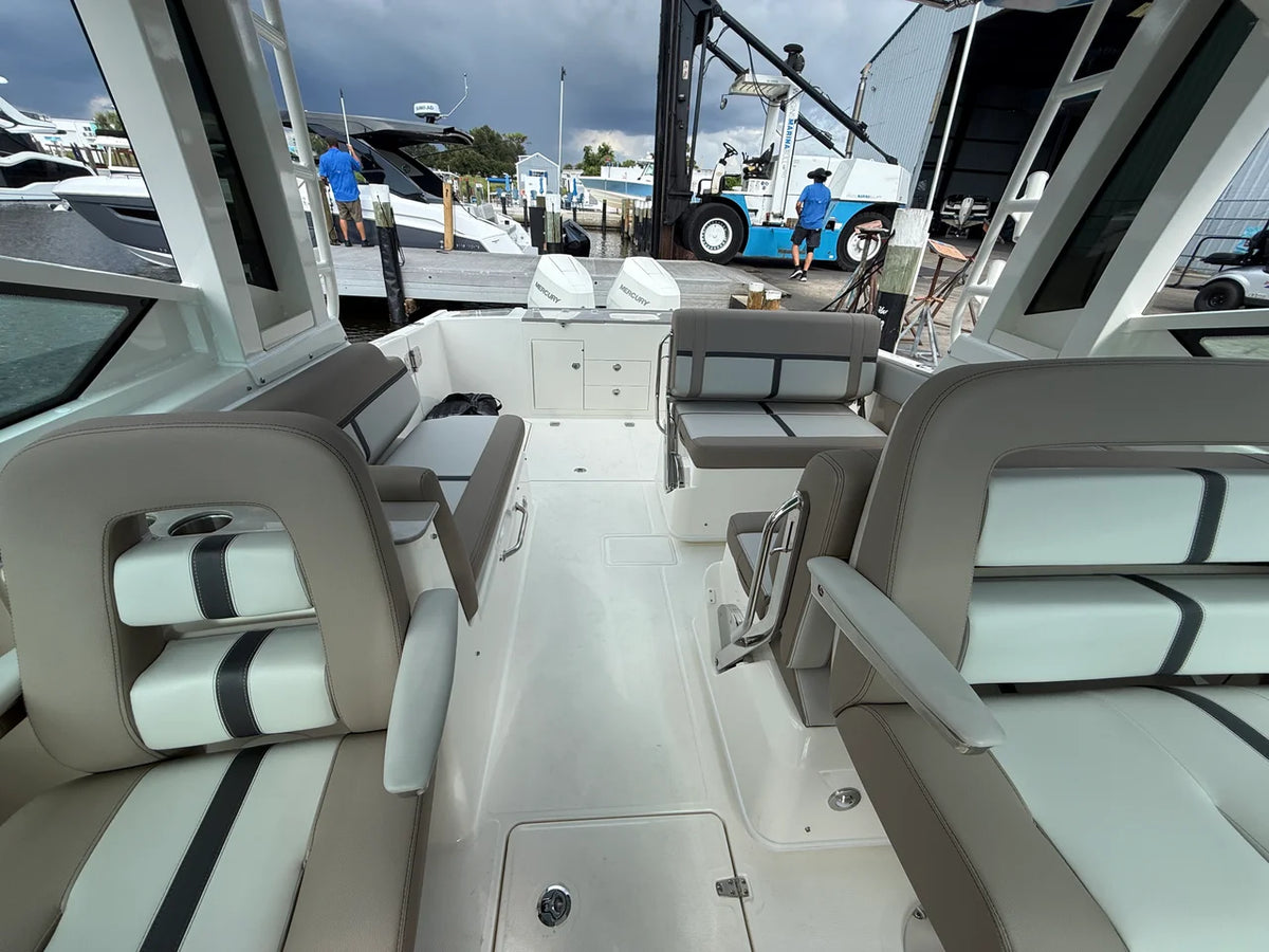 2027 Boston Whaler 330 Vantage 33.0 feet, Venice, Florida #16