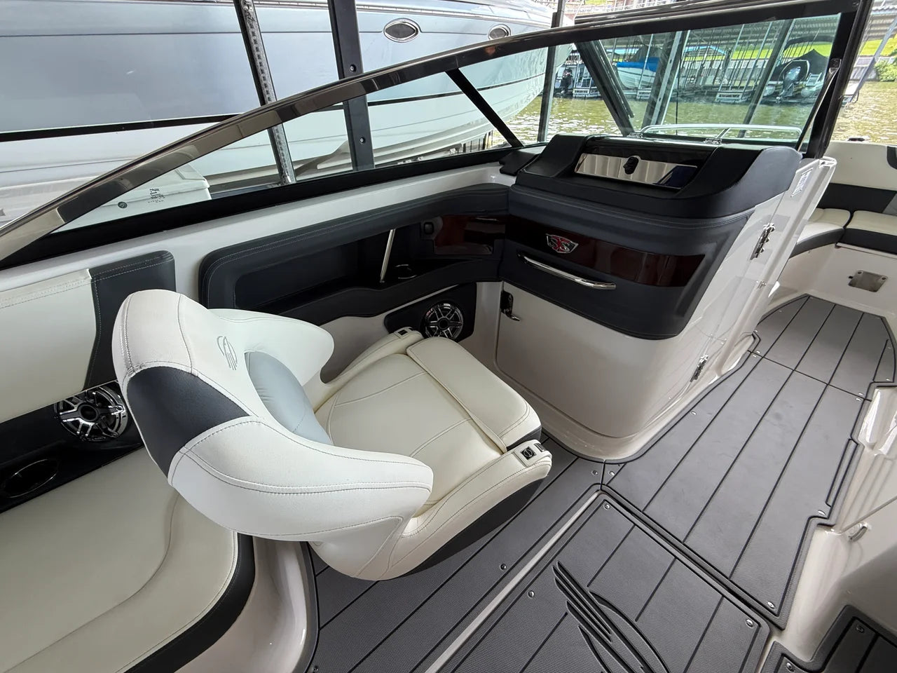 2023 Chaparral 287 SSX 28.0 feet, Lake Ozark, MO #23