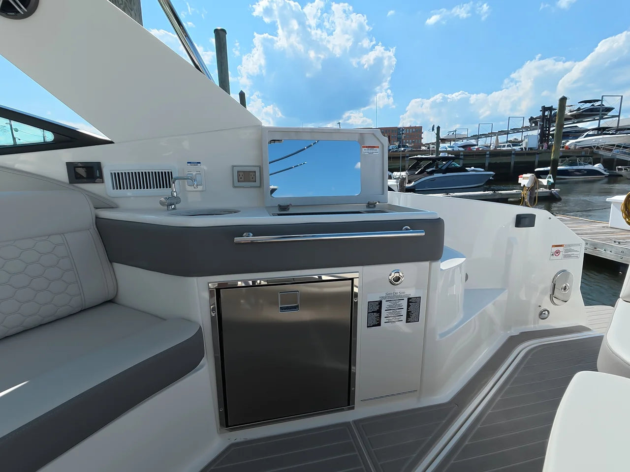 2026 Sea Ray Sundancer 320 Outboard 32.0 feet, Norwalk, Connecticut #14