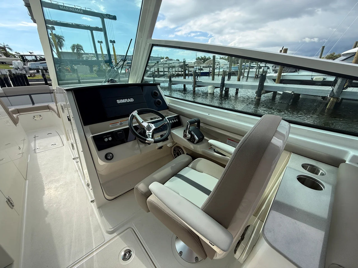2027 Boston Whaler 330 Vantage 33.0 feet, Venice, Florida #12
