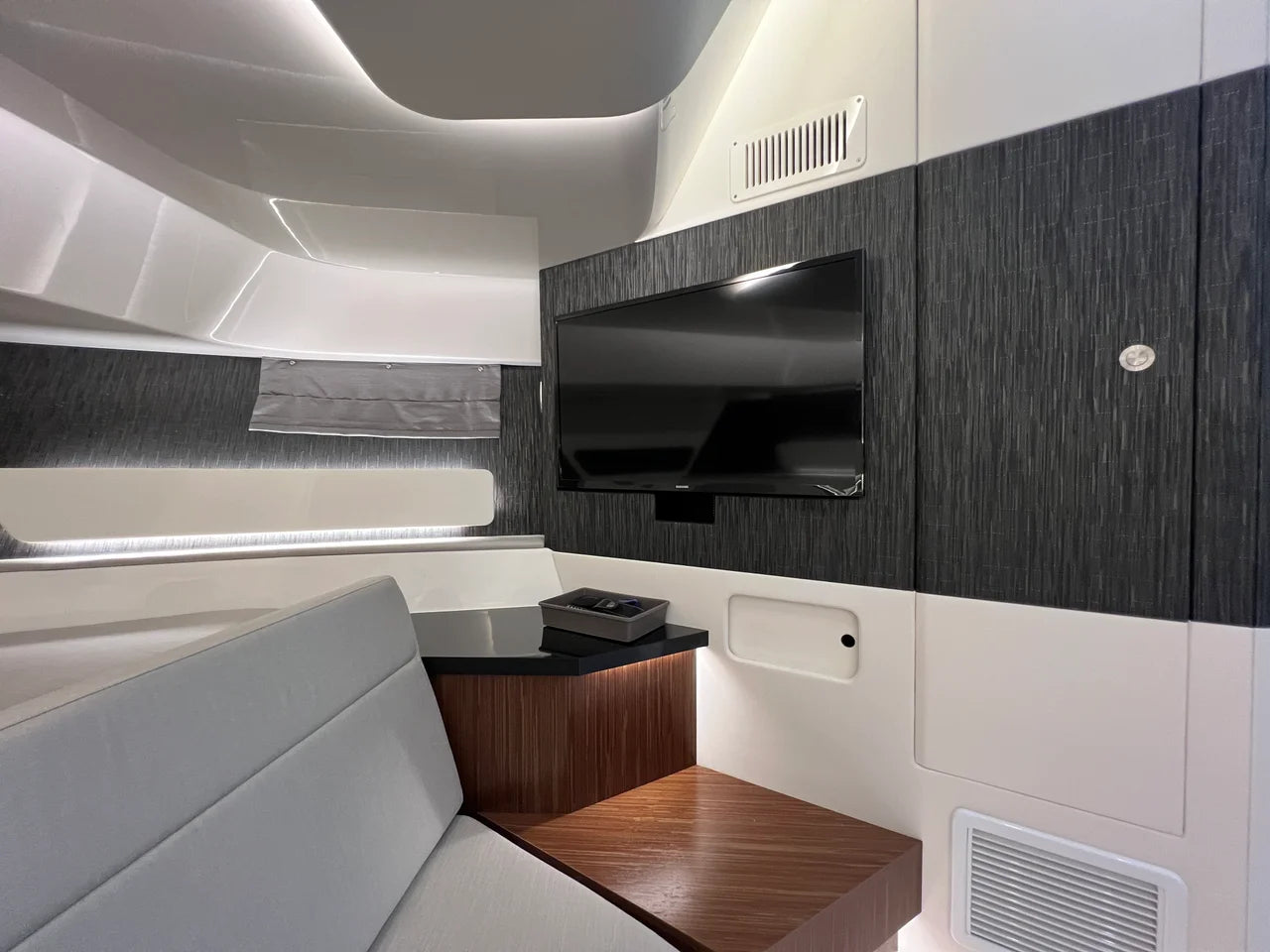 2023 Sea Ray 370 SUNDANCER OB 37.0 feet, Huntington, NY #53