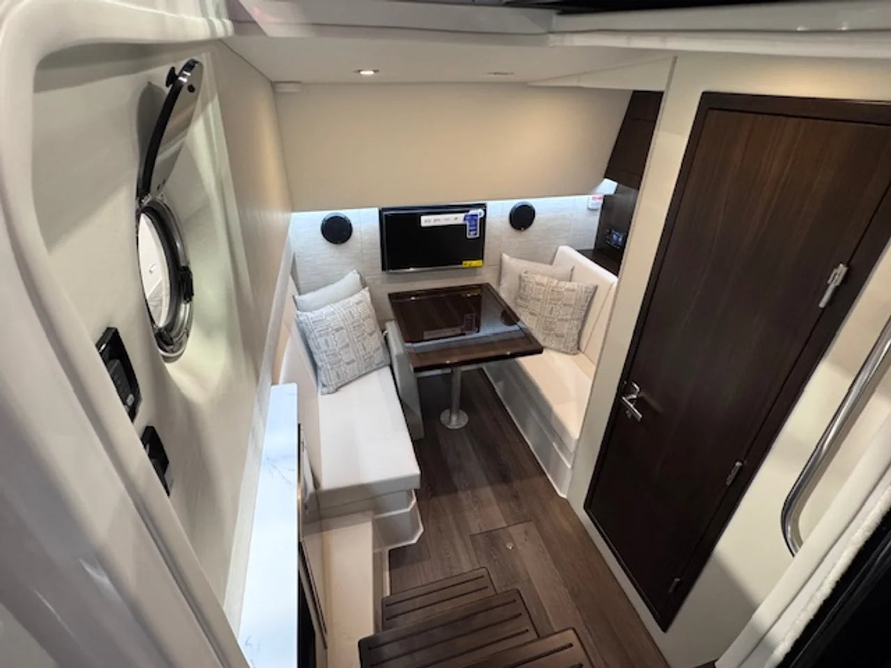2026 Cruisers Yachts 34 GLS Outboard 34.0 feet, Lake Ozark, MO #25