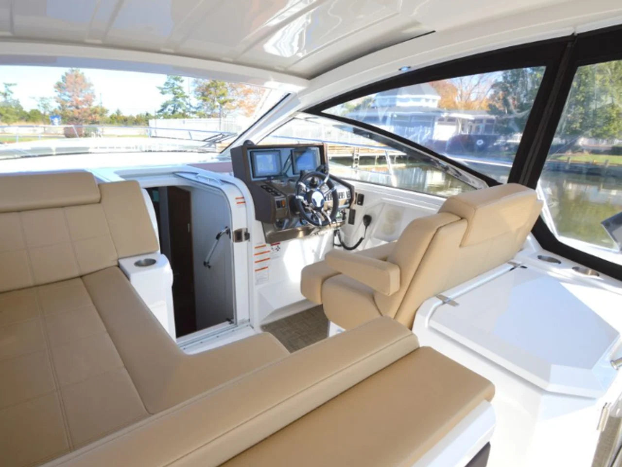 2016 Cruisers Yachts 390 EXPRESS COUPE 39.0 feet, Stuart, FL #7