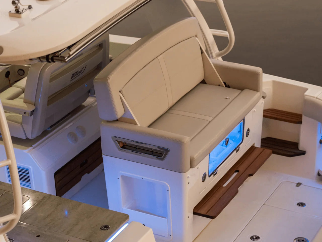 2027 Boston Whaler 380 Realm 38.0 feet, Naples, Florida #58