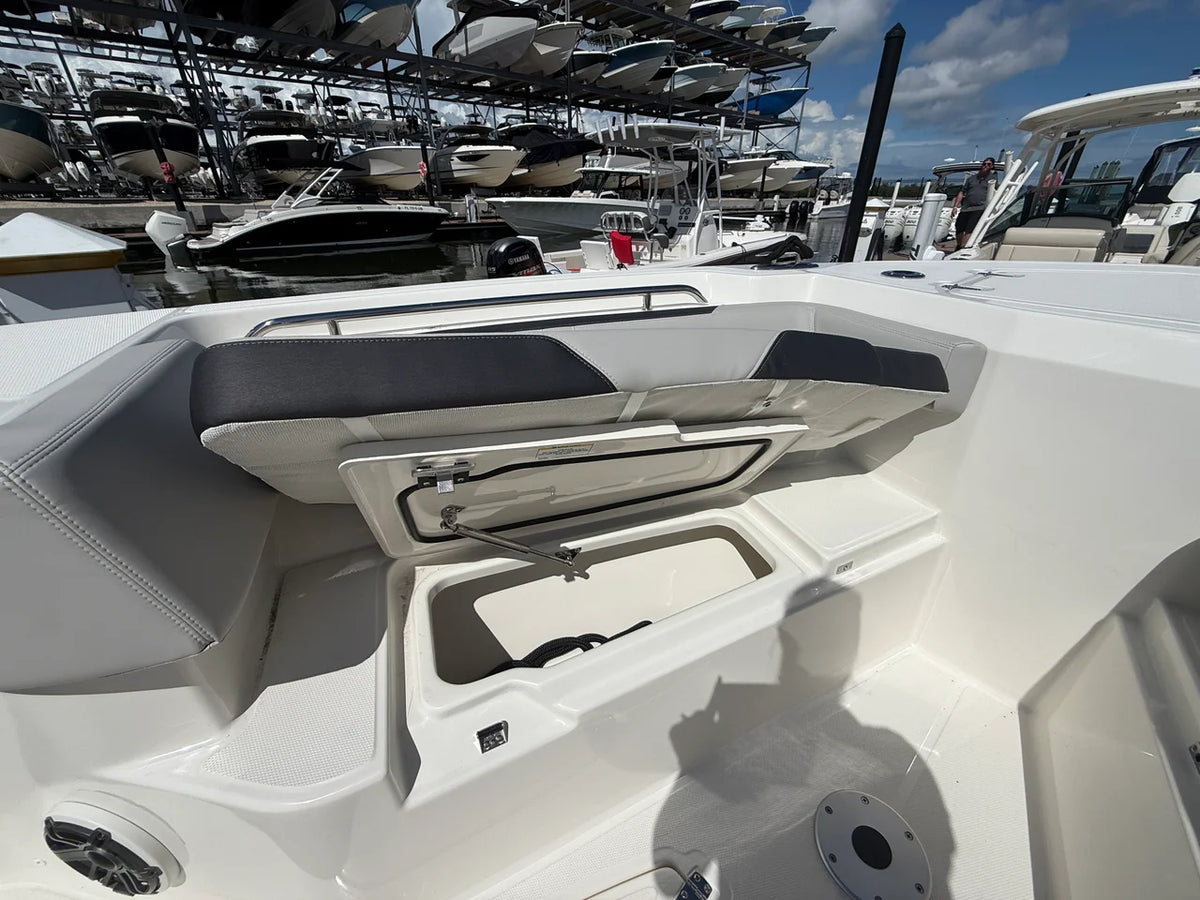 2026 Boston Whaler 330 Outrage 33.0 feet, Sarasota, FL #14