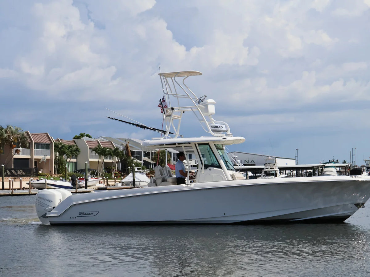 2018 Boston Whaler 330 Outrage 33.0 feet, Naples, Florida #4