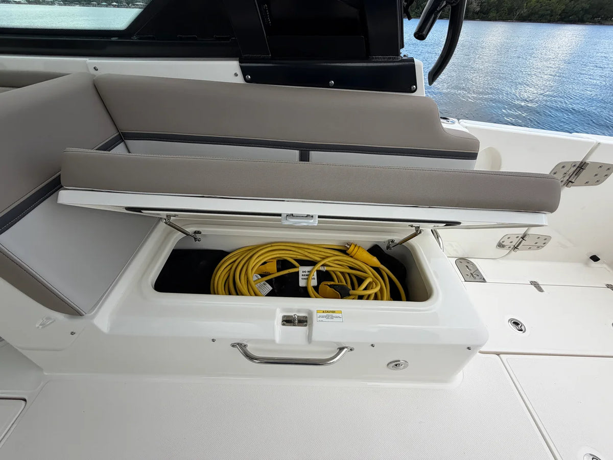 2026 Boston Whaler 330 Vantage 33.0 feet, Charleston, SC #23
