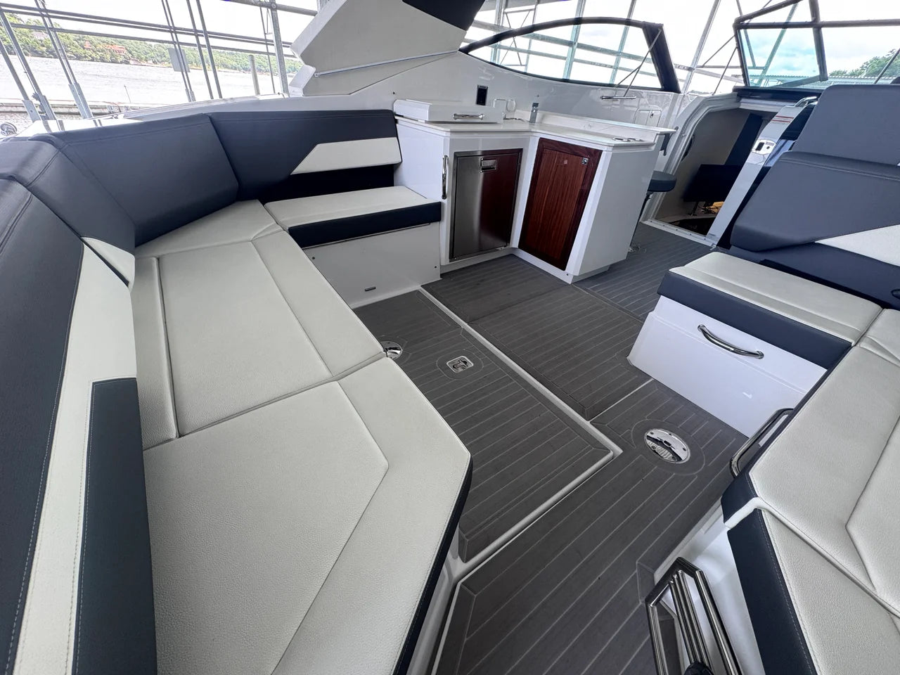 2023 Cruisers Yachts 38 GLS 38.0 feet, Lake Ozark, MO #7