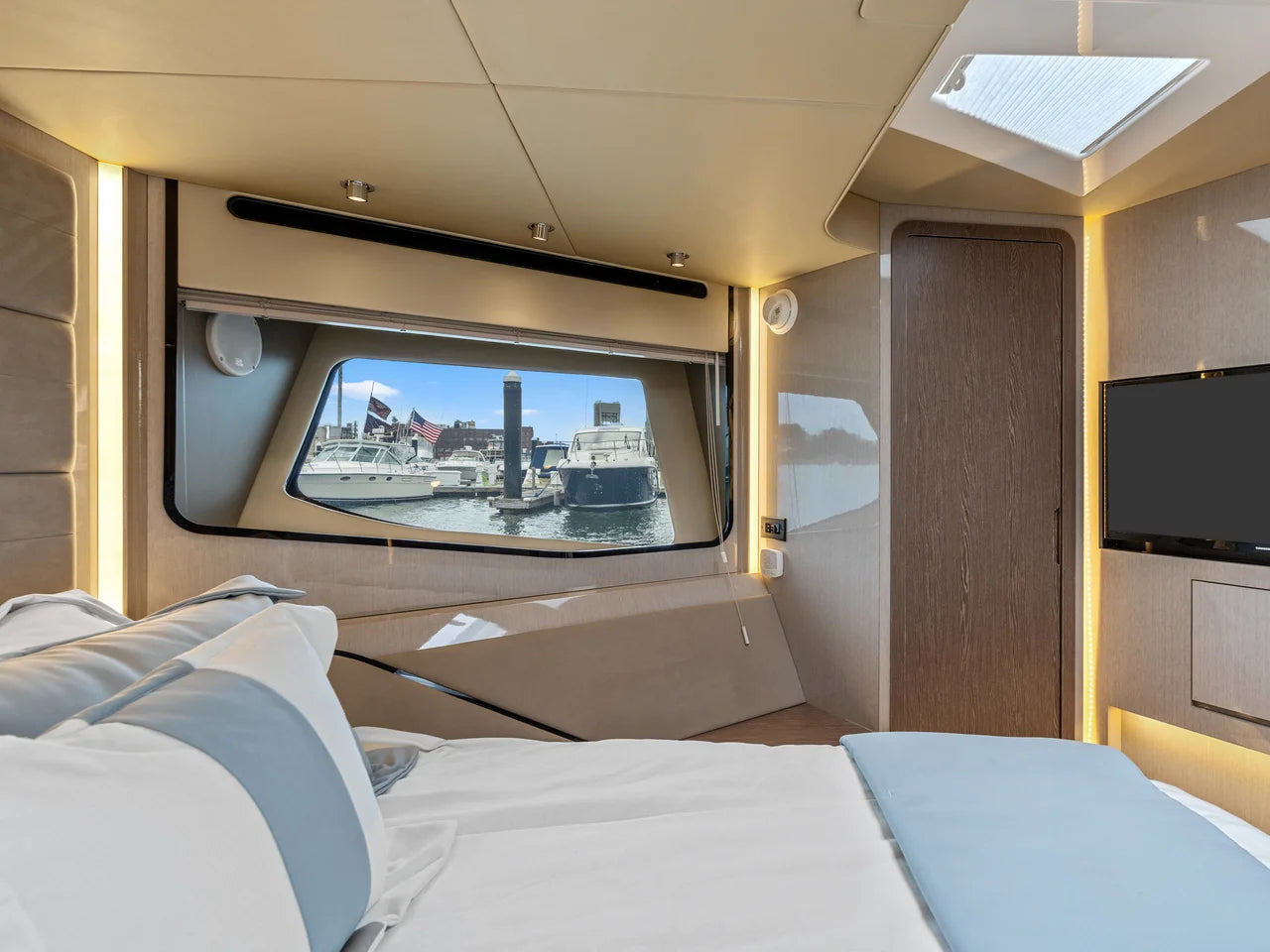 2026 Cruisers Yachts 57 FLY 57.0 feet, Quincy, MA #35