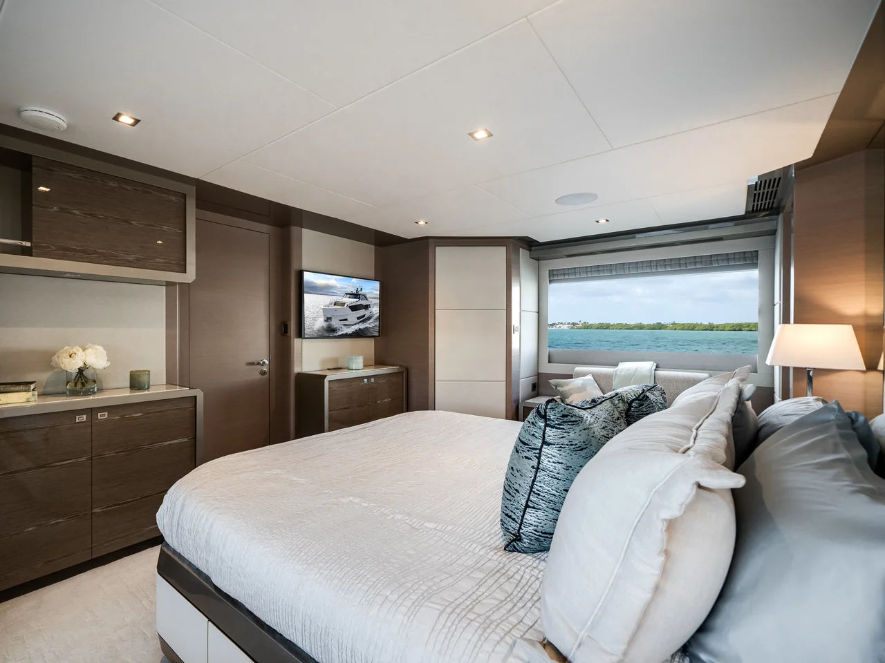 2023 Ocean Alexander 27R 88.0 feet, Ocean Reef, FL #45