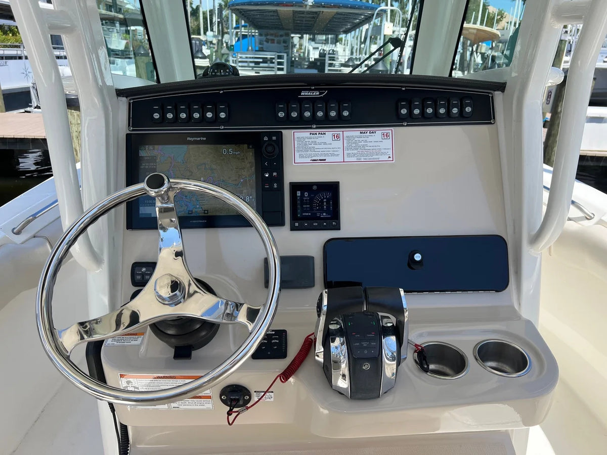 2019 Boston Whaler 250 OUTRAGE 25.0 feet, Naples, Florida #9