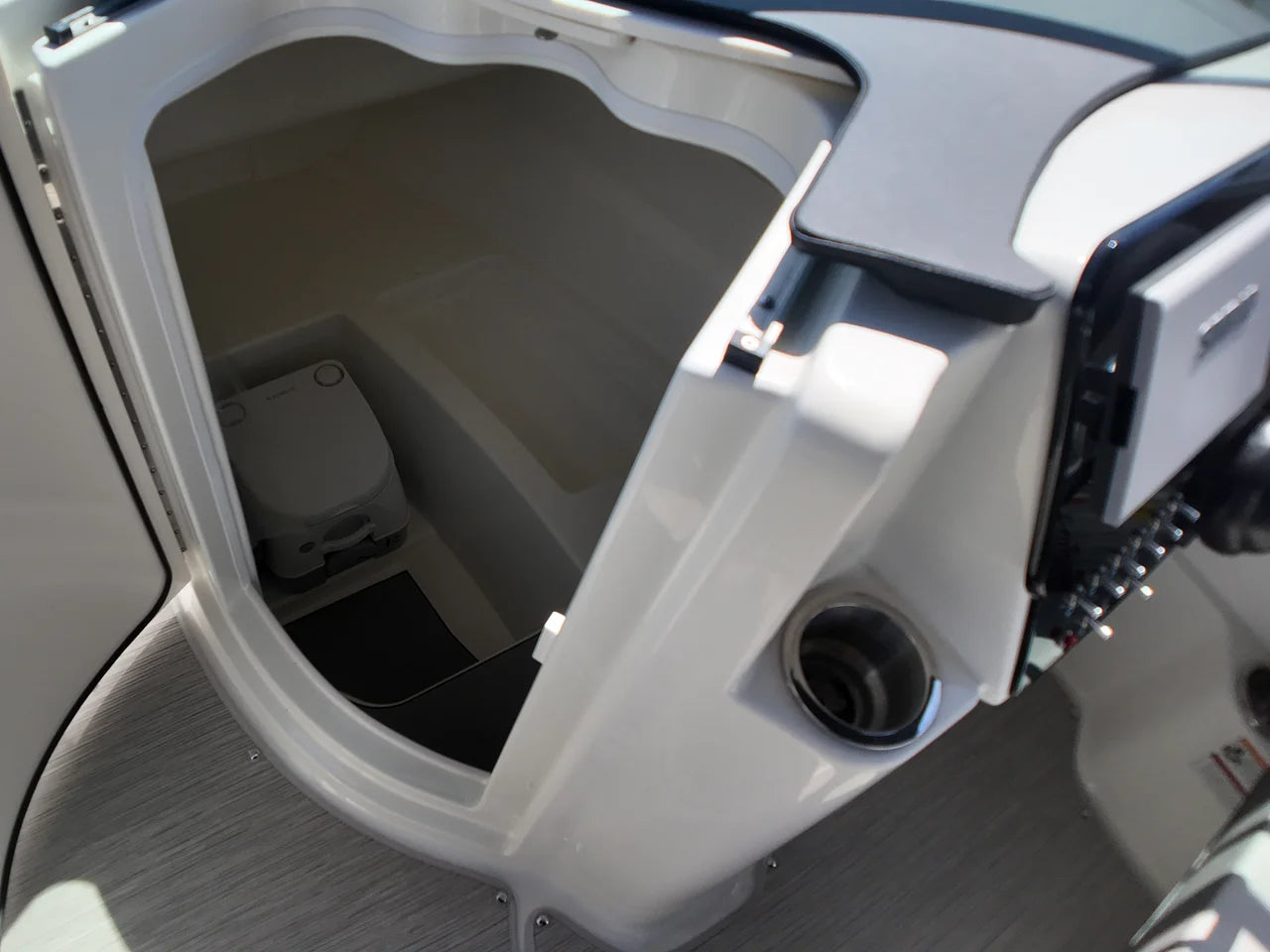 2027 Sea Ray SDX 250 Outboard 25.0 feet, Pompano Beach, Florida #19