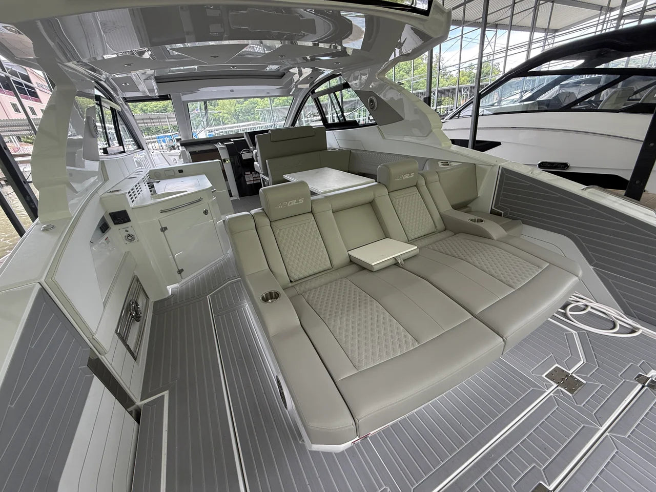 2027 Cruisers Yachts 42 GLS Outboard 42.0 feet, Lake Ozark, Missouri #20