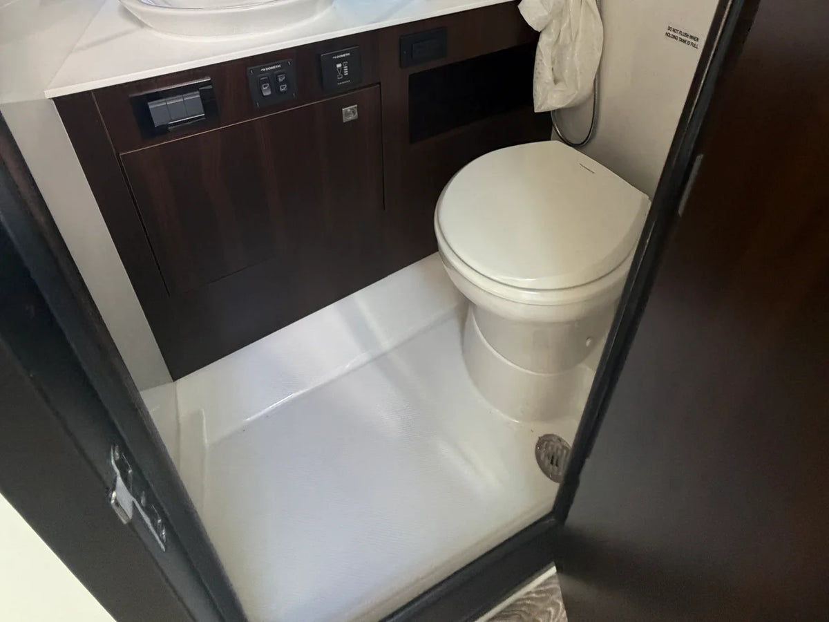 2024 Cruisers Yachts 34 GLS South Beach Outboard 34.0 feet, Clearwater, Florida #21