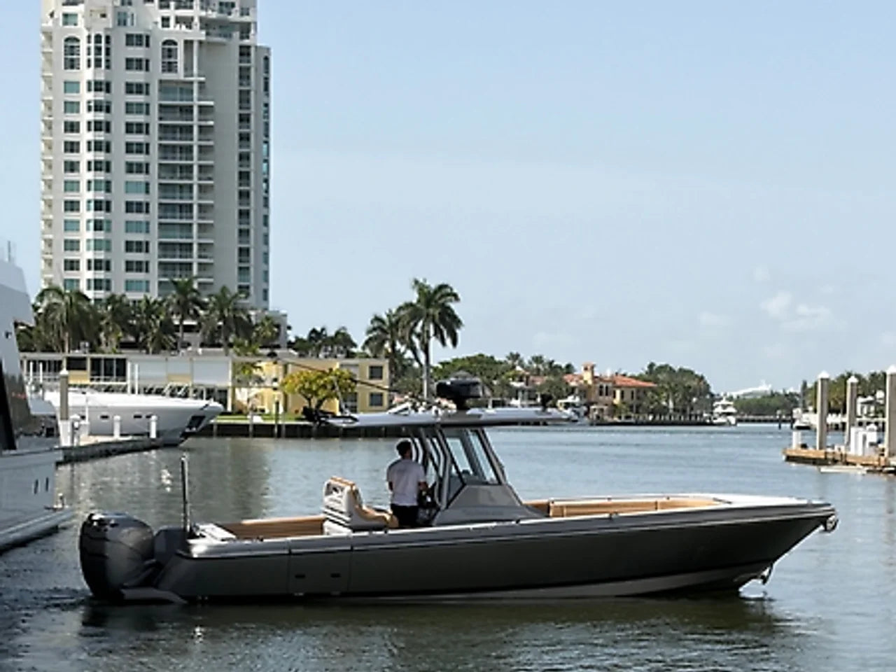 2016 Intrepid 327 CENTER CONSOLE 32.0 feet, Dania Beach, Florida #1