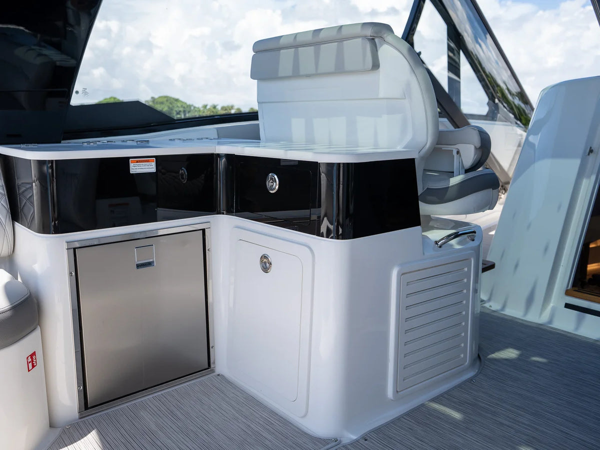 2026 Sea Ray Sundancer 370 Outboard 37.0 feet, Miami, FL #19