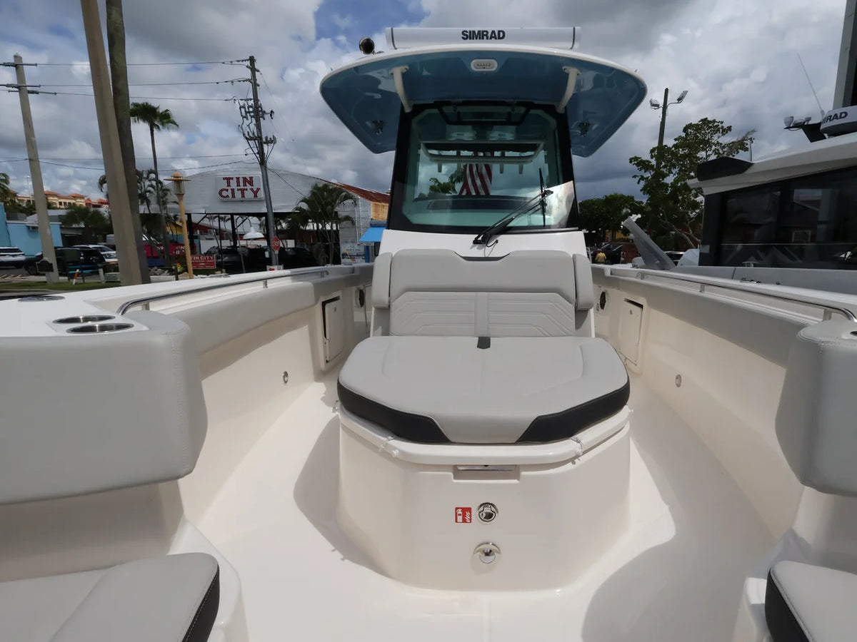 2026 Boston Whaler 330 Outrage 33.0 feet, Naples, Florida #37