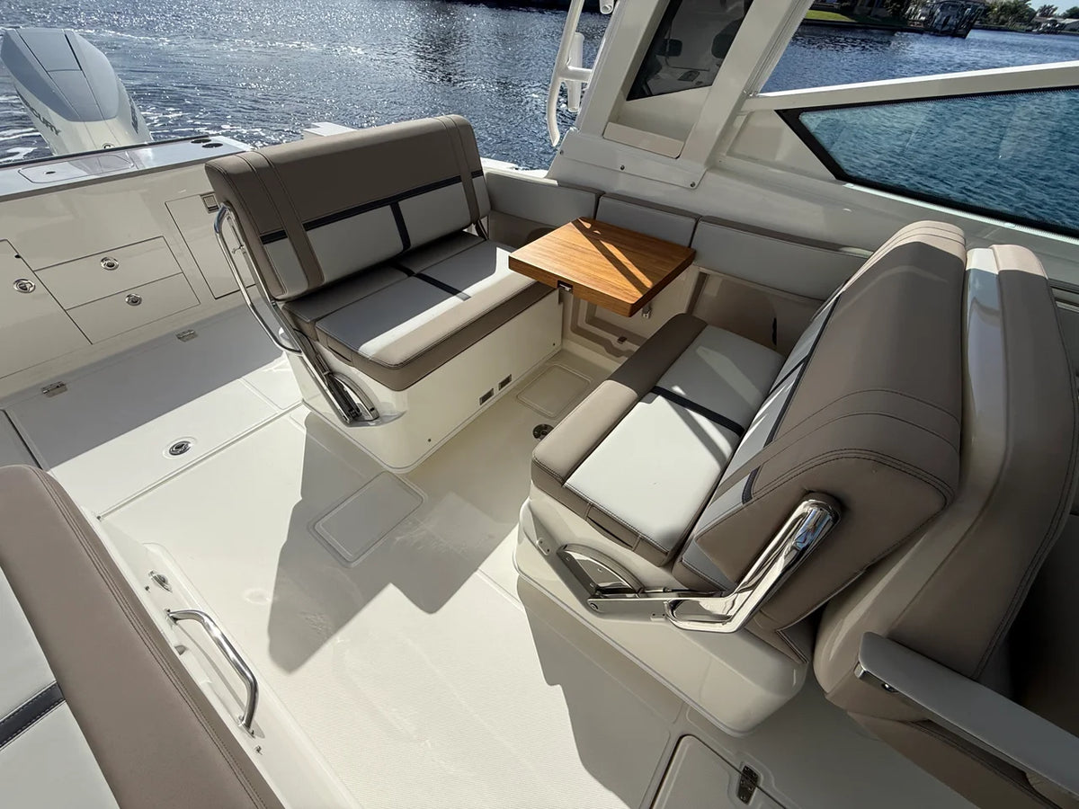 2027 Boston Whaler 330 Vantage 33.0 feet, Fort Myers, FL #16