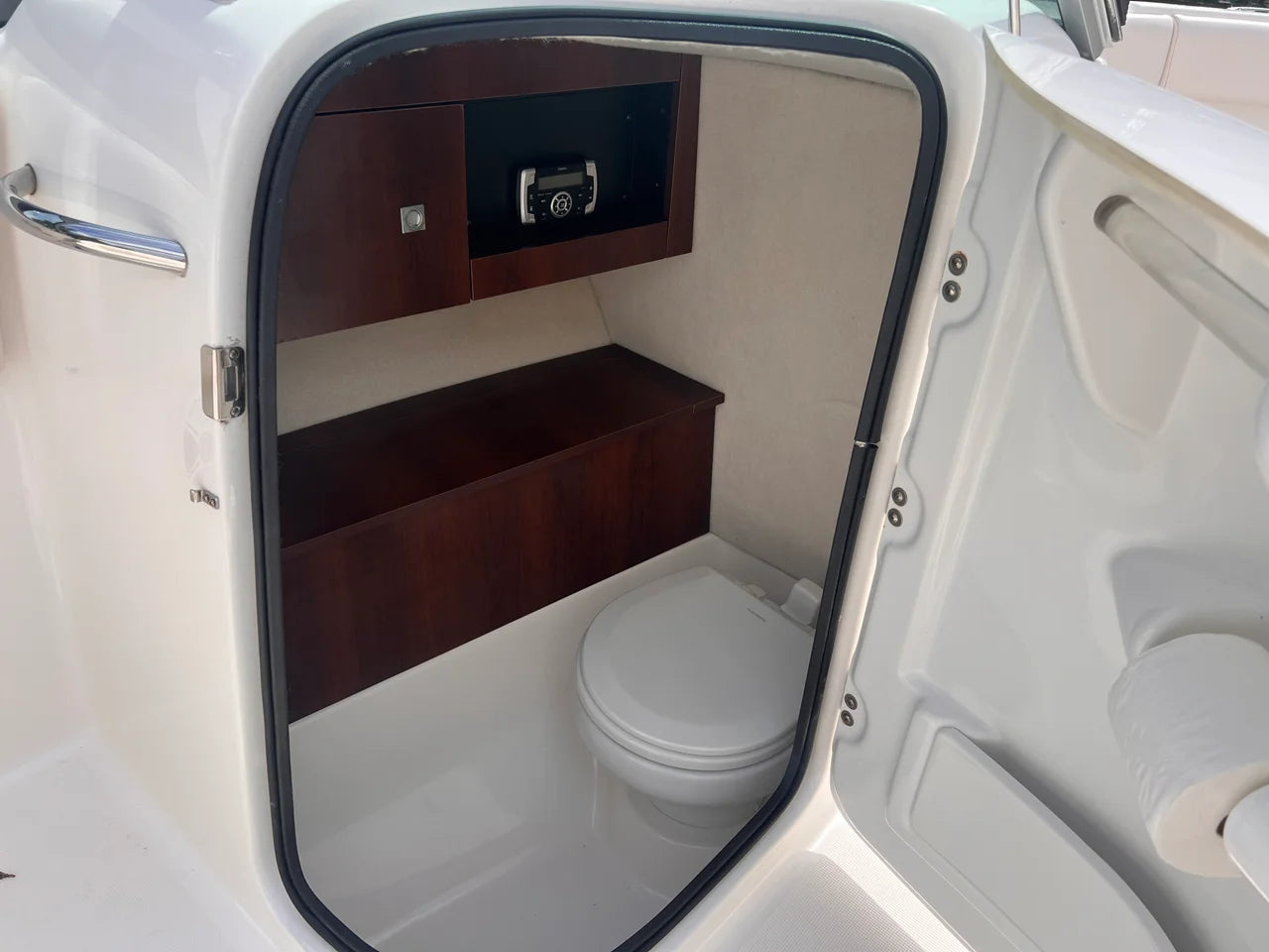 2017 Robalo R227 21.0 feet, Wakefield, RI #18