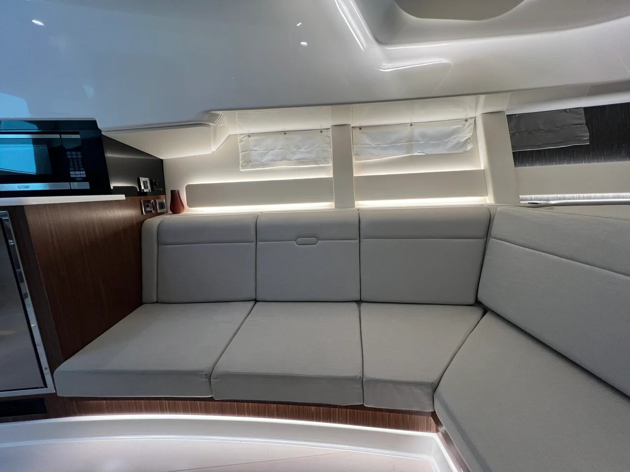 2023 Sea Ray 370 SUNDANCER OB 37.0 feet, Huntington, NY #50