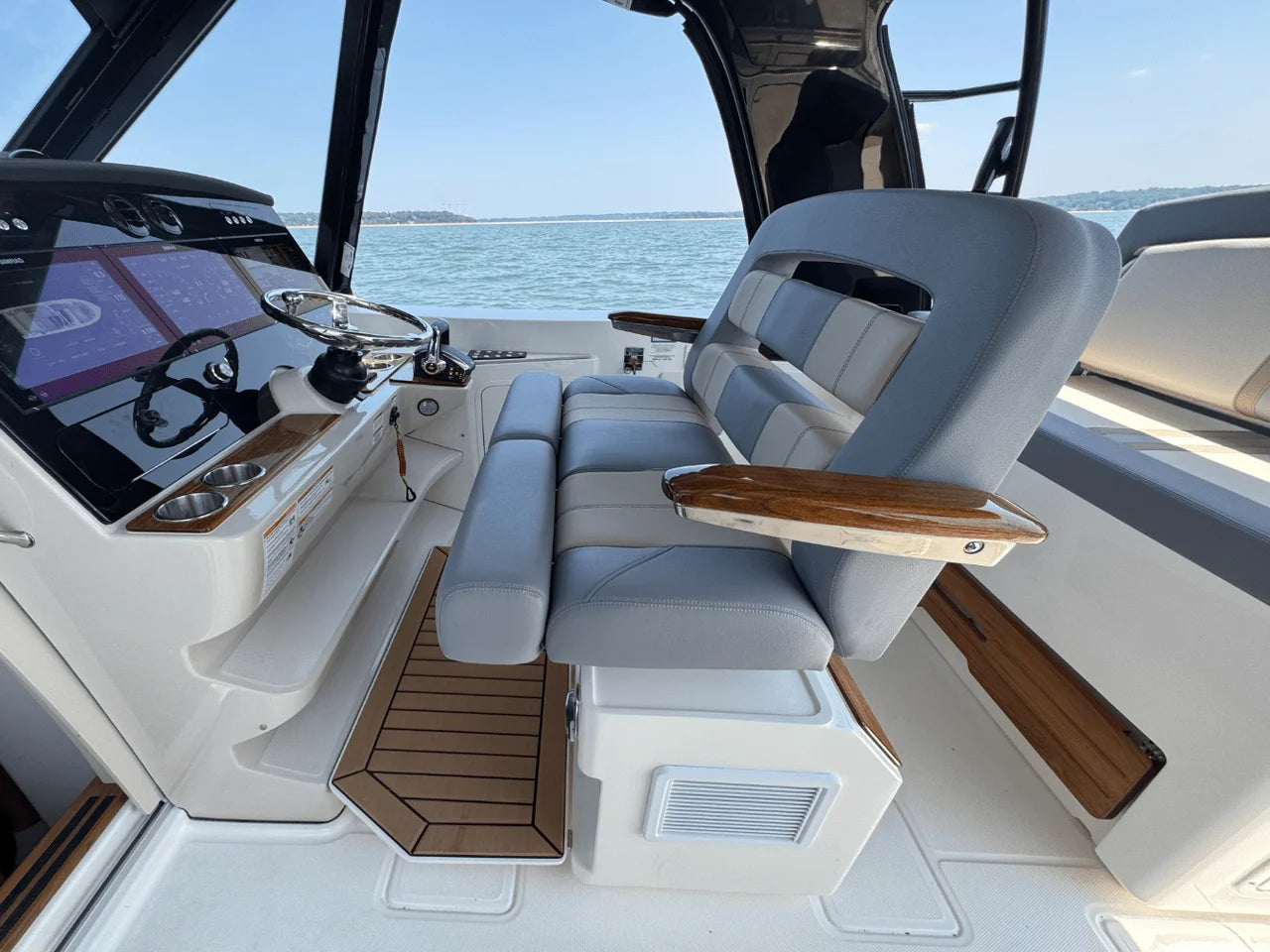 2025 Boston Whaler 380 Realm 38.0 feet, Huntington, NY #31