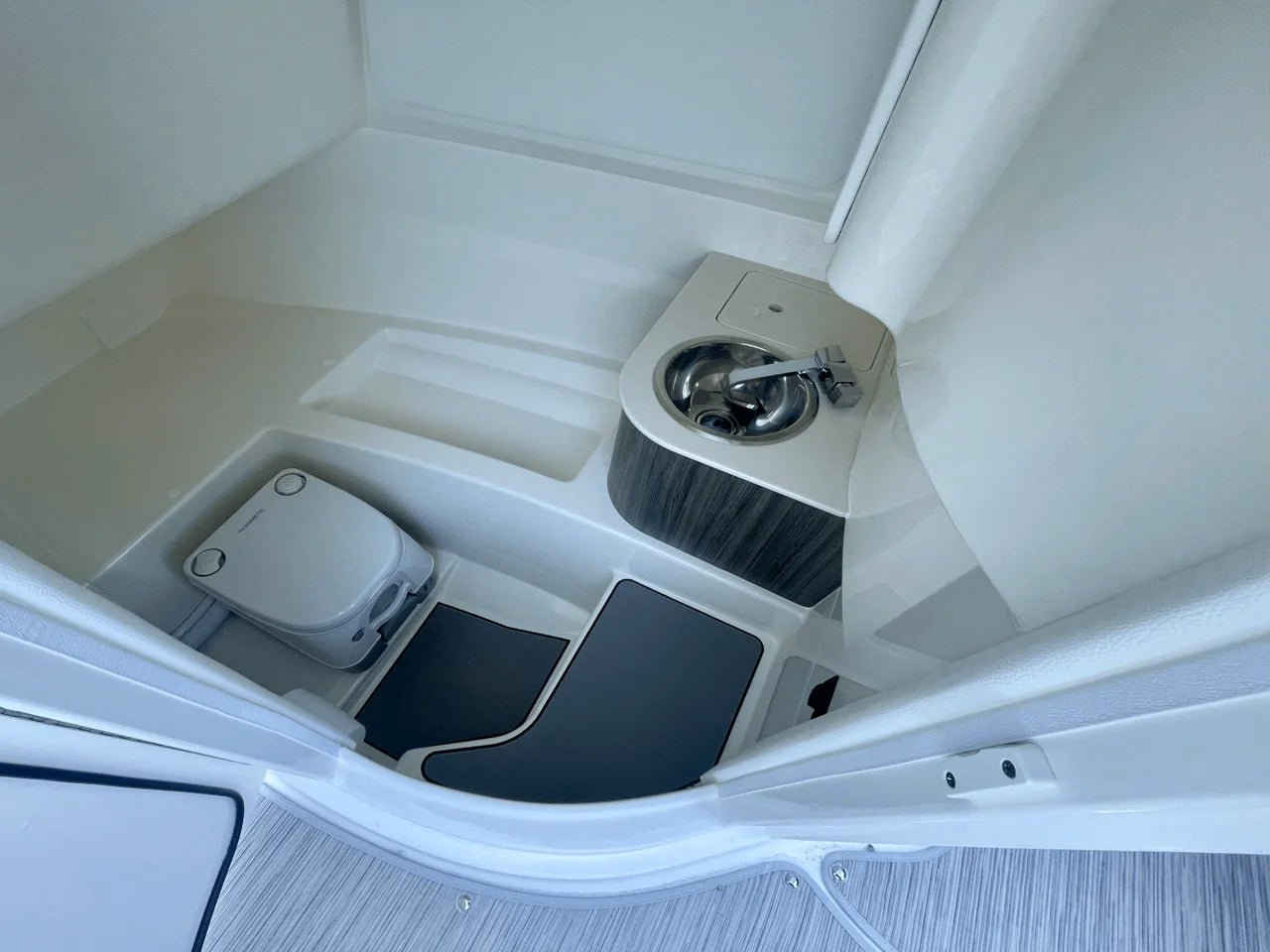 2026 Sea Ray SDX 250 Outboard 25.0 feet, Danvers, Massachusetts #13