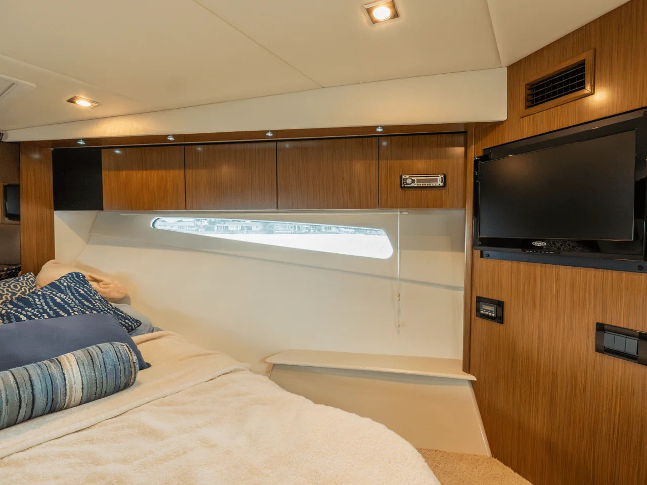 2016 Cruisers Yachts 41 CANTIUS 41.0 feet, st. Petersburg, FL #15
