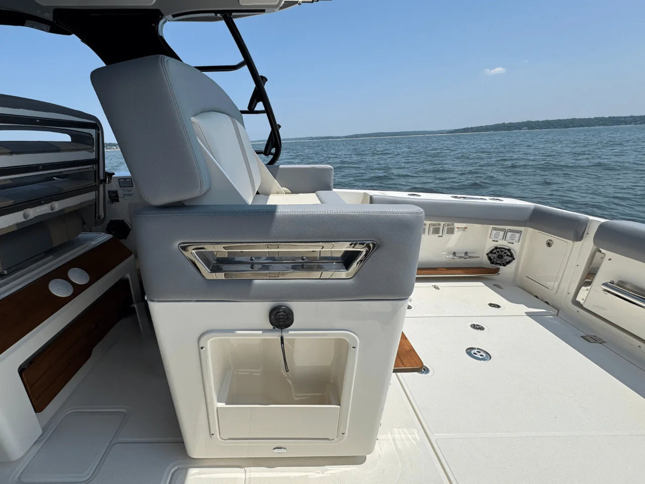 2025 Boston Whaler 380 Realm 38.0 feet, Huntington, NY #24