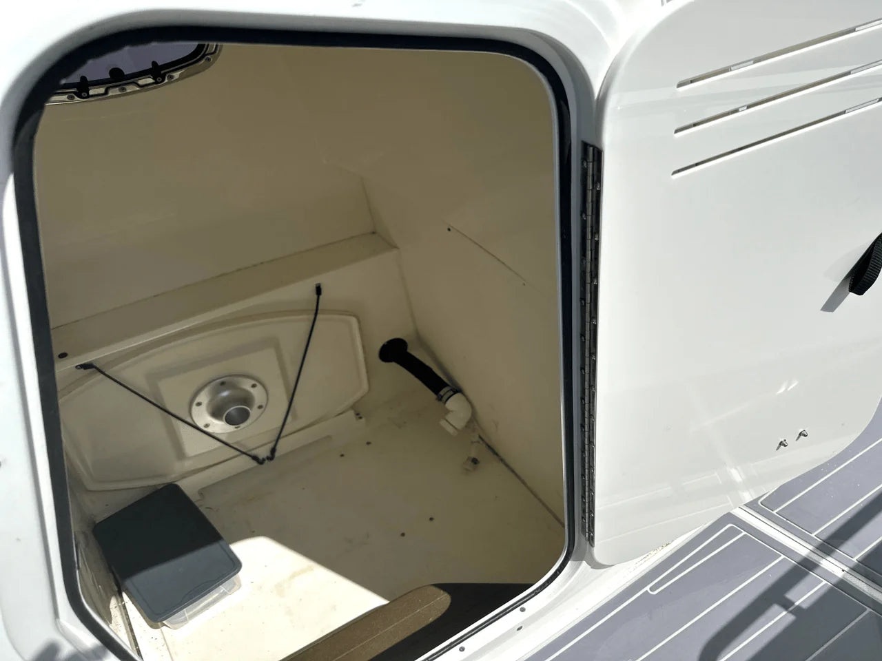 2016 Boston Whaler 270 DAUNTLESS 27.0 feet, Charleston, SC #13